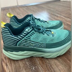 Hoka women’s Bondi 6. Size 8